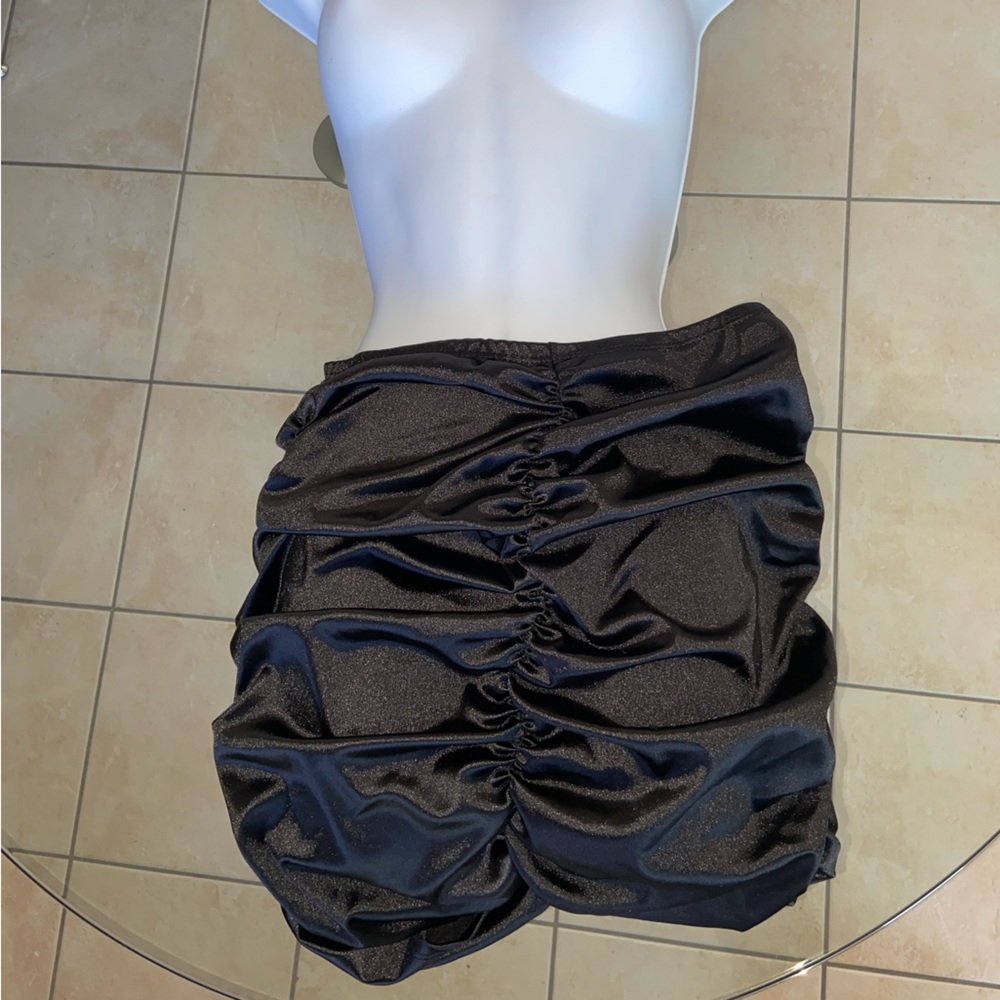 Black scruntch skirt